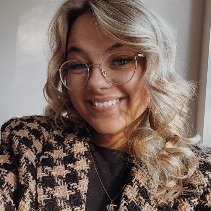 pasniedzejs Izabella Īva Jansone
